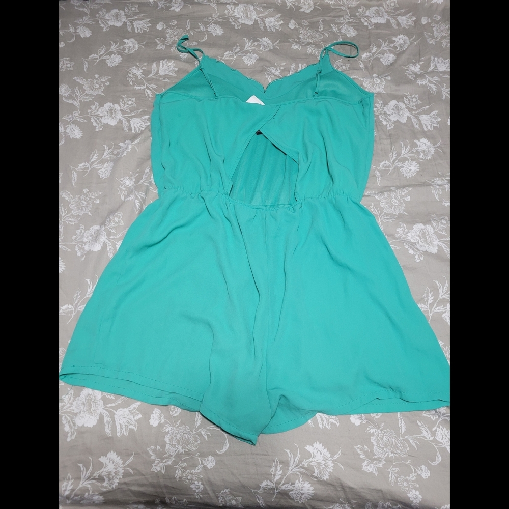 NWT Romper. Green. Keyhole  backing. Say What brand. Size XL. 100% polyester - Picture 2 of 6